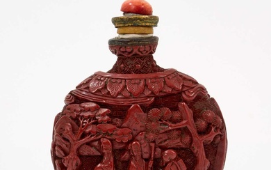 Finely carved cinnabar lacquer snuff bottle