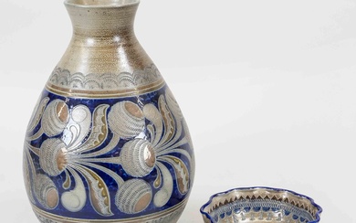 Große Vase und Schale mit gewel