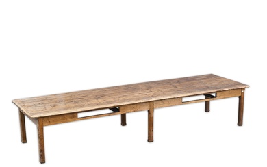 Importante table de drapier formant table de salle manger en chêne. Elle repose sur six...