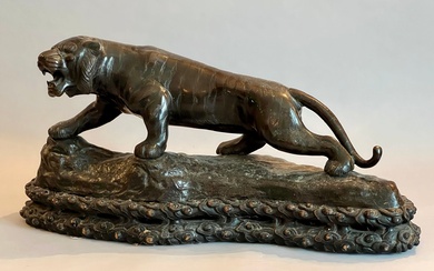 JAPON, première moitié du XXe siècle "Tigre" Bronze... - Lot 296 - Beaussant Lefèvre & Associés