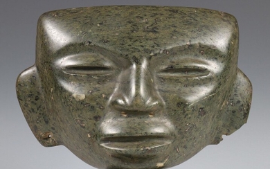 Jadeiet masker in Teotihuacan stijl;