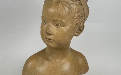 Jean-Antoine HOUDON (1741-1828), d'après. Jeune fille au chignon. Buste en plâtre patiné sur son piédouche....