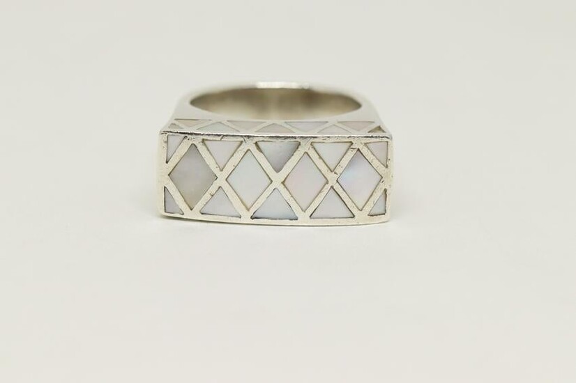 Ladies 925 Silver Ring.