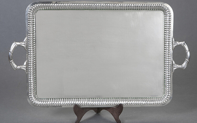Large rectangular tray with handles in punched Spanish silver by Perez Fernandez with a galloned wing. Weight: 2,800 aprox. Measures: 42x68 cm. Exit: 750uros. (124.790 Ptas.)