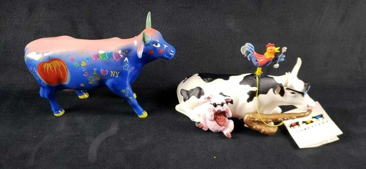 Lot of 2 Cow Parade Figurines Big Apple and Mixed Plate