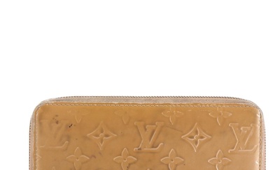 Louis Vuitton Zippy Wallet in Noisette Monogram Vernis