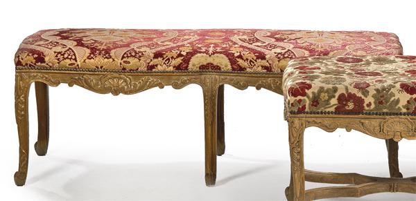 Louis XV style bench in carved oak with velvet brocade