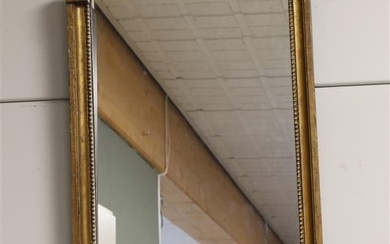 Miroir Empire rectangulaire dans un cadre profilé doré, vers 1810, h 75,5 x l 31,5...