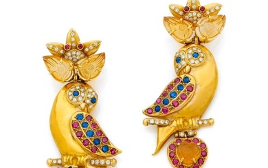 Pair of articulated ‘Perched owl’ ear pendants in 18k yellow gold (750‰) , rubies