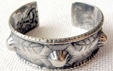 Palestine Saba’ Wiyat / Sleitat Fadda tribal antique silver cuff bracelet, 63 gr.