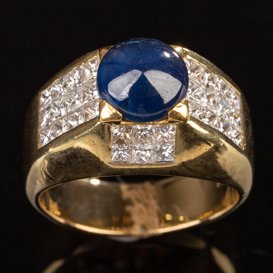 Ring of 750 gold with sapphire and brilliant cut diamonds