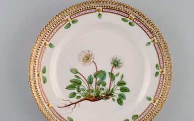 Royal Copenhagen Flora Danica lunch plate in hand-painted porcelain with flowers and gold