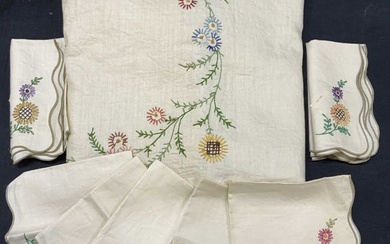 Set 9 Embroidered Floral Linen Table Linens
