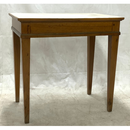Tavolo in legno, gambe rastremate. Piano rivestito in tessuto. Secolo XIX (cm 67x65x49,5) (lievi difetti)