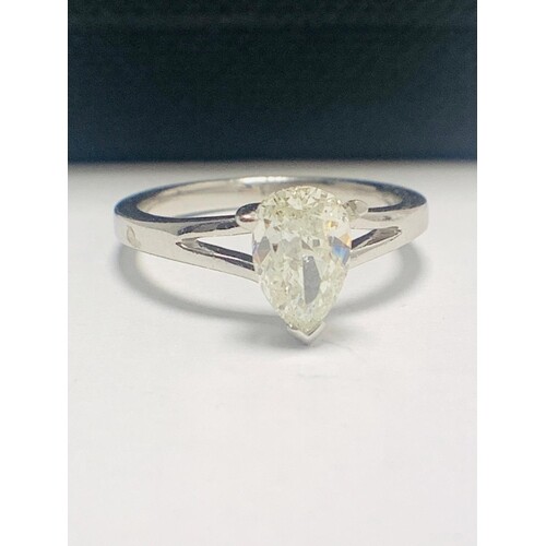 1ct Pearshape Diamond PLatinum Solitaire Ring.1ct pearshape ...