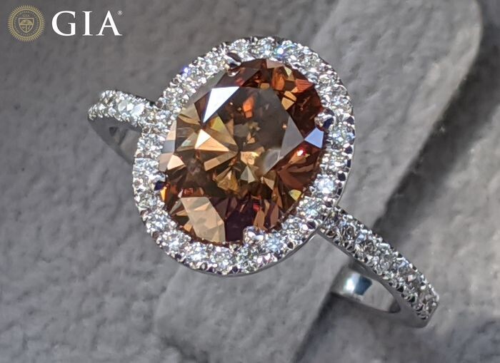 2 Carat GIA Certified Orangy Brown Oval - Low Reserve - 18 kt. White gold - Ring - 2.00 ct Diamond - Diamonds