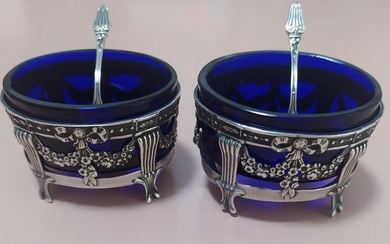 2 silver and cobalt blue glass salt shakers, and 2 silver teaspoons (4) - silver and cobalt blue glass. - L. Lapar París - France - Late 19th century