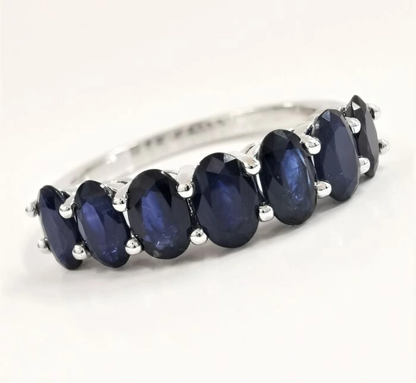 2.10 ct blue sapphire 7 stone designer ring - 14 kt. White gold - Ring Sapphire - AIG Certified No Reserve