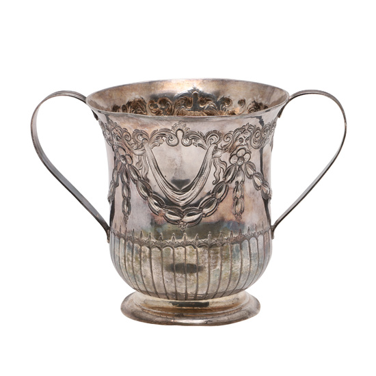 3354597. A GEORGE III SILVER TWO-HANDLED CUP OR PORRINGER.