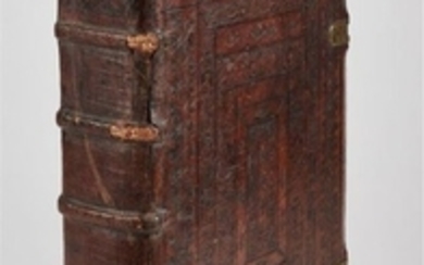 RELIURE du XVIème siècle . Fort in folio, veau mar…