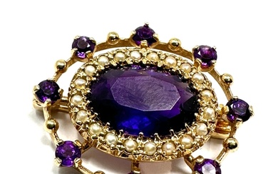9ct gold amethyst & seed-pearl brooch measures approx 3cm by...