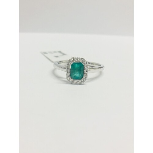 9ct white Gold Emerald diamond cluster ring, 14 Round Diamon...