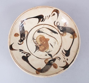 A CHINESE CIZHOU WARE SONG DYNASTY POTTERY CARP DISH