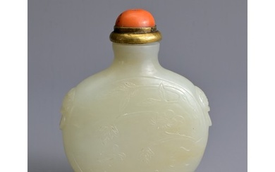 A CHINESE PALE CELADON JADE SNUFF BOTTLE, 19/20TH CENTURY. O...