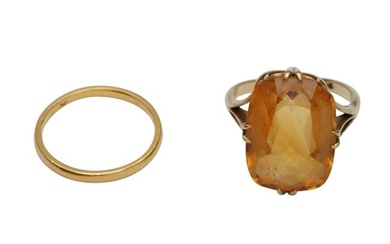 A CITRINE QUARTZ RING TOGETHER WITH A 22CT GOLD BAND