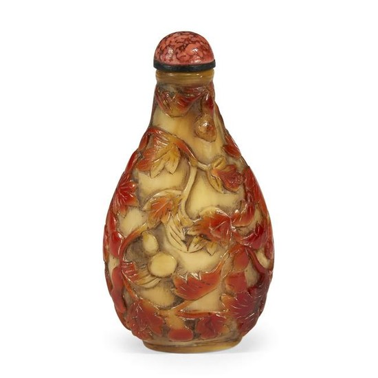A Chinese carved hornbill snuff bottle, qing dynasty
