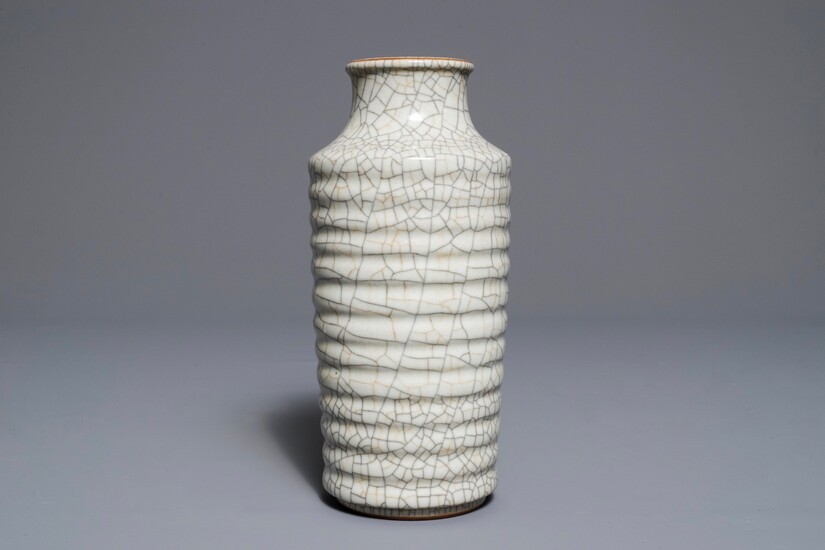A Chinese ge-type crackle-glazed rouleau vase, 20th C.