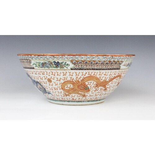 A Chinese porcelain Cantonese rose bowl, 19th/20th century, ...