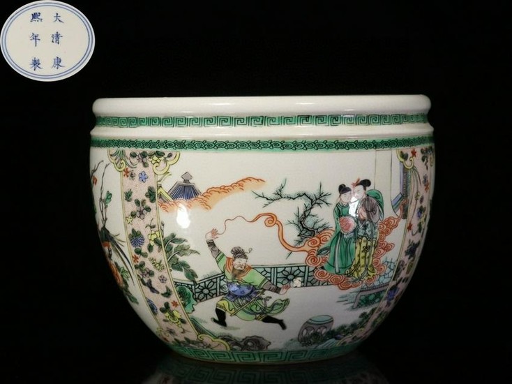 A FAMILLE ROSE VASE WITH FIGURE&FLORAL&BIRDS PATTERN