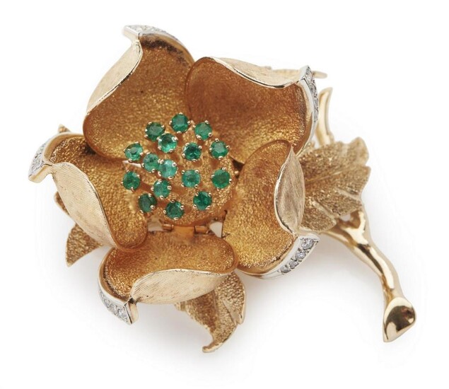 A GOLD, EMERALD AND DIAMOND FLOWER BROOCH