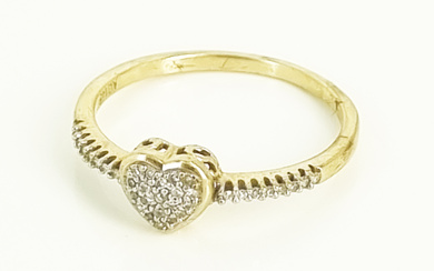 A HEART SHAPED DIAMOND CLUSTER RING
