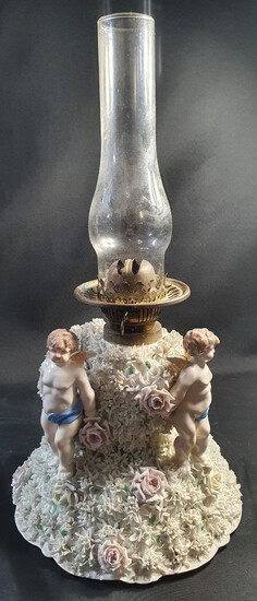 A LATE 19TH CENTURY CONTINENTAL PORCELAIN OIL LAMP