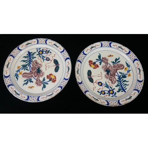 A PAIR OF MID 18TH CENTURY DELFTWARE TIN GLAZED EARTHENWARE ...