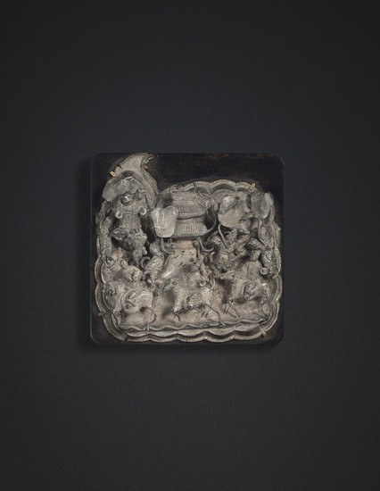 A SILVER FIGURAL PLAQUE, MING-QING DYNASTY (1368-1911)