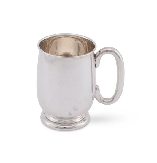 A SILVER OVOID FOOTED PINT MUG, VINERS LTD