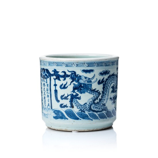 A blue and white brush pot, Qing dynasty, 19th Century.