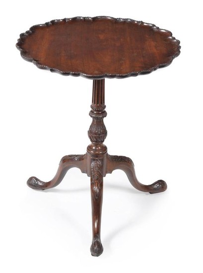 A mahogany 'pie crust' tripod table