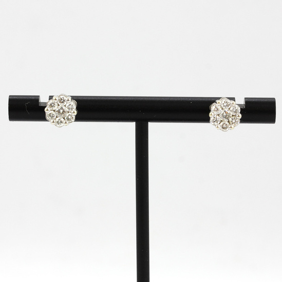 A pair of 18ct white gold diamond set cluster earrings, Dia, 0.7cm.