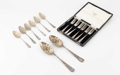 A set of six George III silver teaspoons, with leaf...