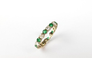 American ALLIANCE in 750 white gold ‰ set with diamonds and emeralds,TDD 58, PB 2.7 g