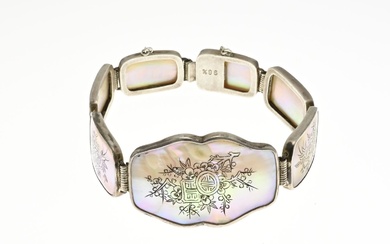 Bracelet chinois en argent, 980/000, avec nacre. Bracelet avec des maillons rectangulaires en argent et...