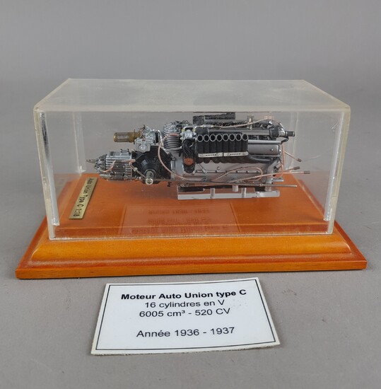 CMC - Moteur Auto Union type C 16 cylindres en V 6005 cm3 - 520...