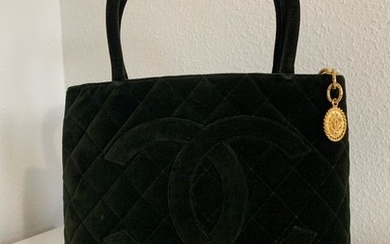 Chanel - Medaillon Handbag