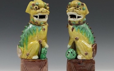 China, pair of Sancai porcelain molds, Qing dynasty,...