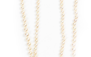 Collier de perles Akoya à double rang avec fermoir en or jaune, diamants et tourmaline de 10 cts