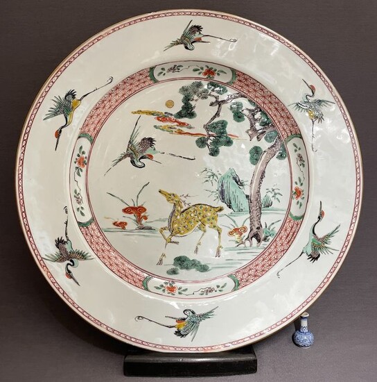 Dish - Famille verte - Porcelain - Chinese - Huge (d.38,4 cm!) - 'Deer and Crane' - China - Kangxi (1662-1722)